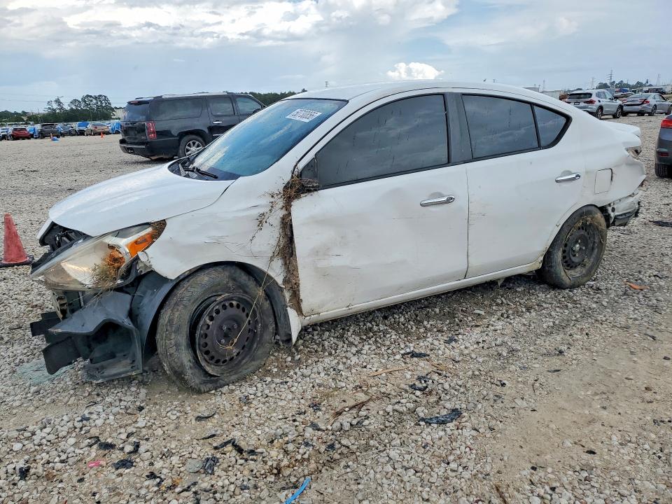 2015 Nissan Versa მანქანა იყიდება აუქციონზე, vin: 3N1CN7AP2FL904059, აუქციონის ნომერი: 50730856