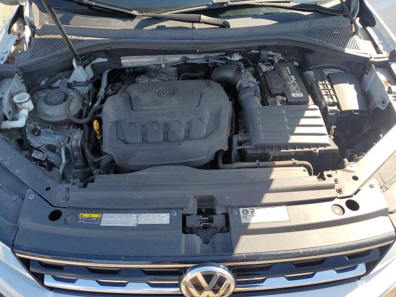 48679556 :رقم المزاد ، 3VV2B7AX4JM153424 vin ، 2018 Volkswagen Tiguan مزاد بيع