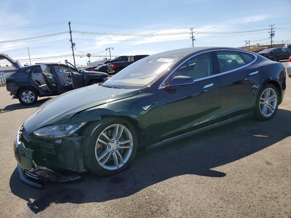 50810206 :رقم المزاد ، 5YJSA1H15EFP33842 vin ، 2014 Tesla Model S مزاد بيع