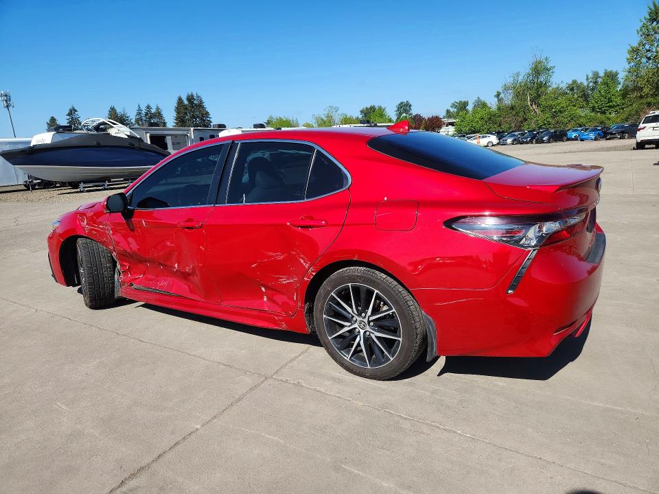 51890946 :رقم المزاد ، 4T1G11BK2NU054508 vin ، 2022 Toyota Camry مزاد بيع