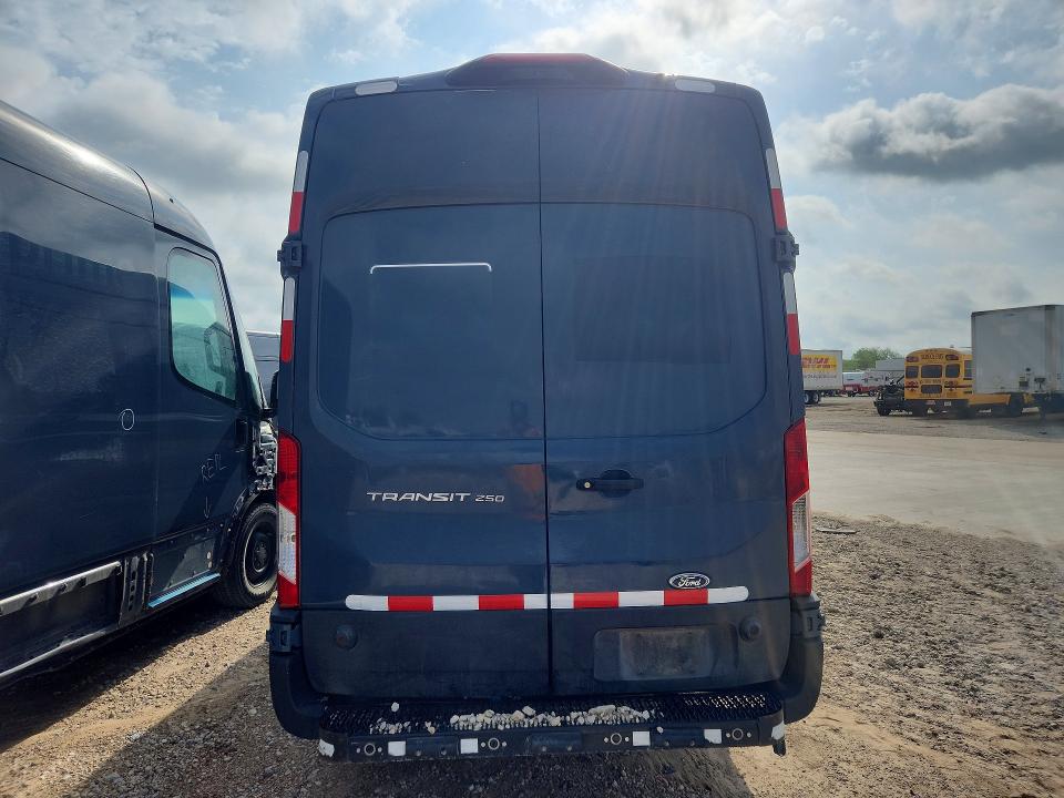 60047616 :رقم المزاد ، 1FTBR3X87LKA56490 vin ، 2020 Ford Transit مزاد بيع