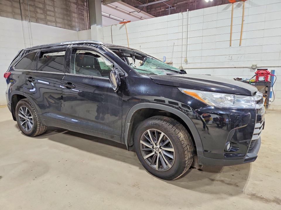 2017 Toyota Highlander მანქანა იყიდება აუქციონზე, vin: 5TDJZRFH9HS451979, აუქციონის ნომერი: 49005106