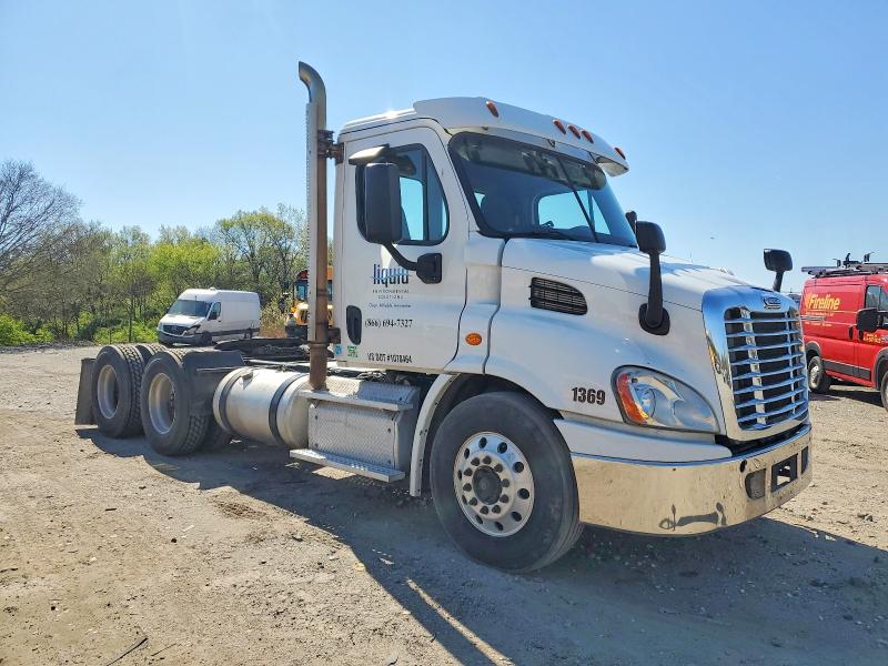Auction sale of the 2016 Freigliner Cascadia 113, vin: 3AKJGBDV1GSGR1369, lot number: 47719016
