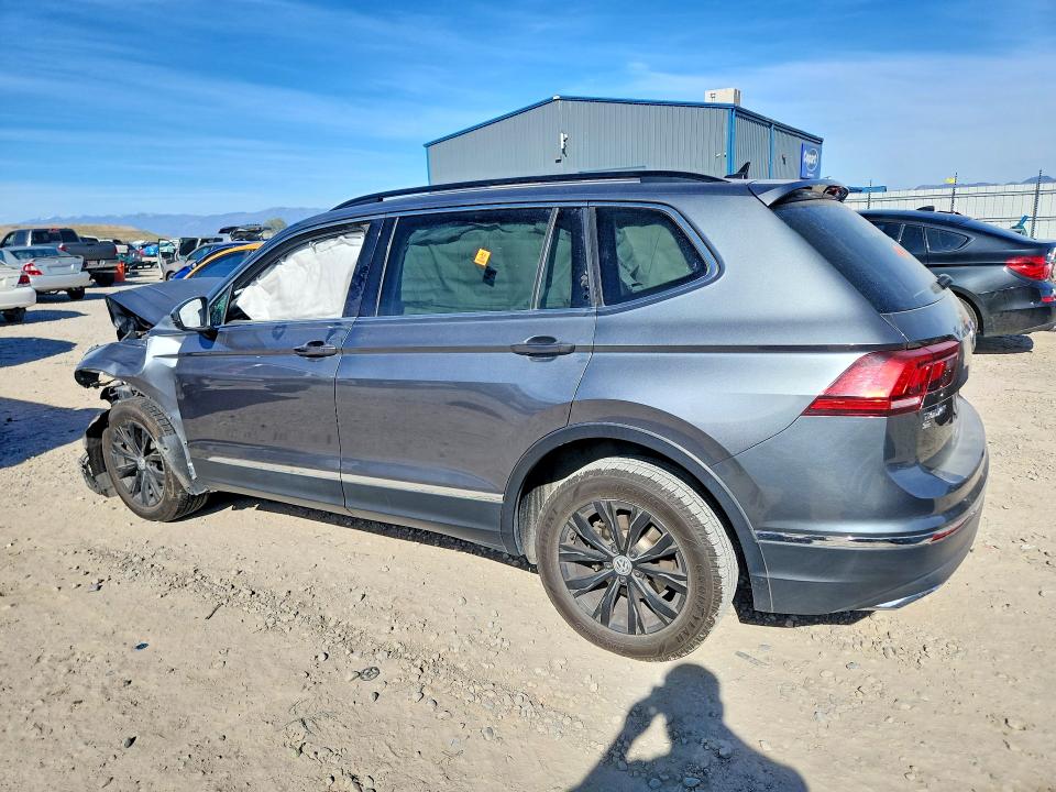 49151326 :رقم المزاد ، 3VV3B7AX6JM210064 vin ، 2018 Volkswagen Tiguan مزاد بيع