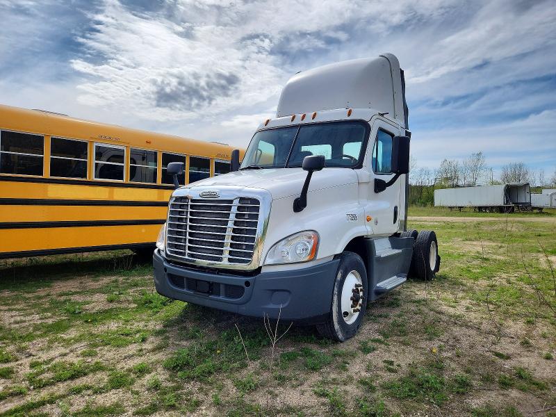 77529505 :رقم المزاد ، 1FUBGEDV3GLHC5762 vin ، 2016 Freightliner Cascadia 1 مزاد بيع