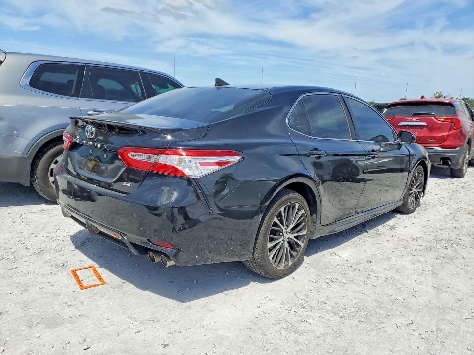 49631546 :رقم المزاد ، 4T1G11AKXLU308982 vin ، 2020 Toyota Camry مزاد بيع