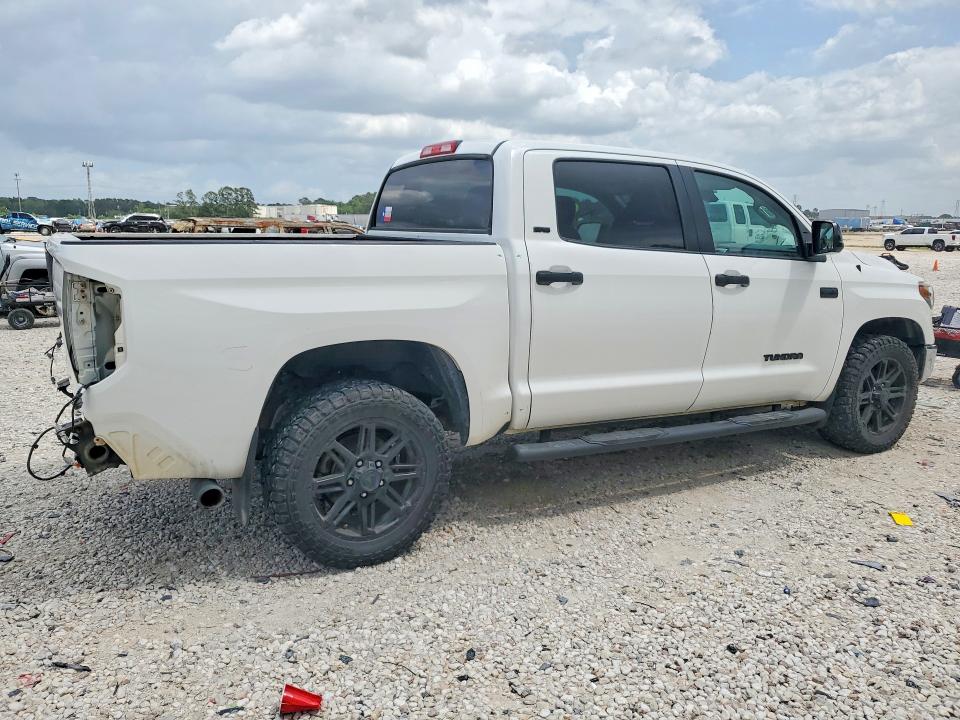 47208606 :رقم المزاد ، 5TFDW5F18JX687024 vin ، 2018 Toyota Tundra مزاد بيع