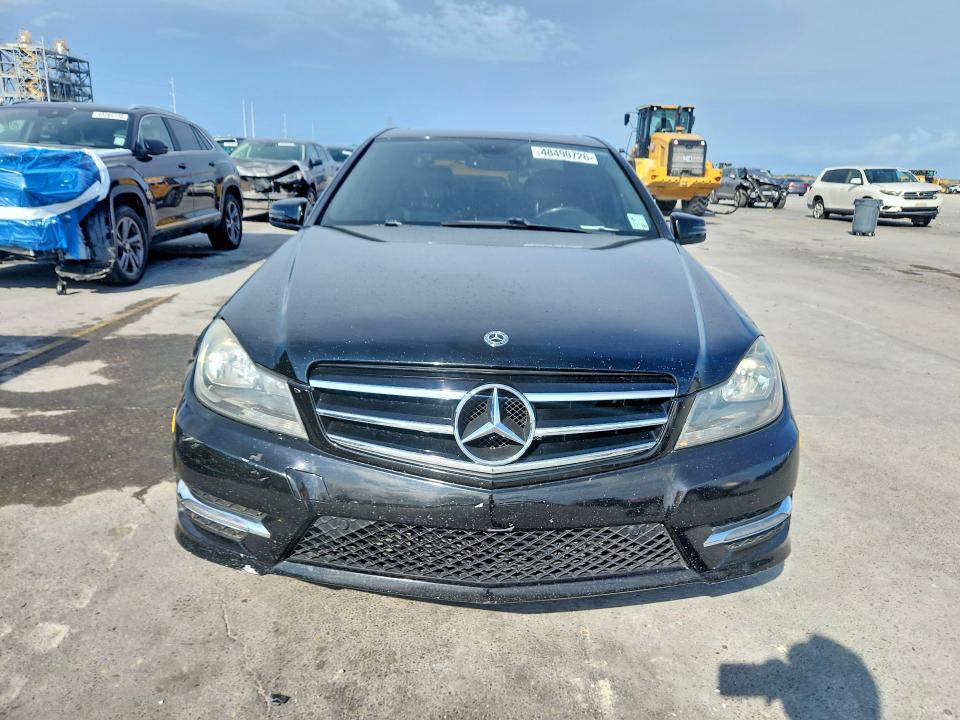 48490726 :رقم المزاد ، WDDGF4HB6EG220841 vin ، 2014 Mercedes-benz C مزاد بيع