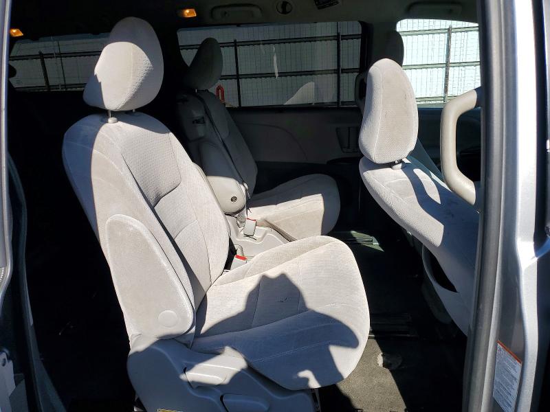 51041566 :رقم المزاد ، 5TDKK3DC2FS644940 vin ، 2015 Toyota Sienna مزاد بيع