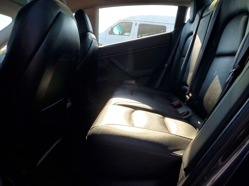48826116 :رقم المزاد ، 5YJ3E1EB9JF077192 vin ، 2018 Tesla Model 3 مزاد بيع