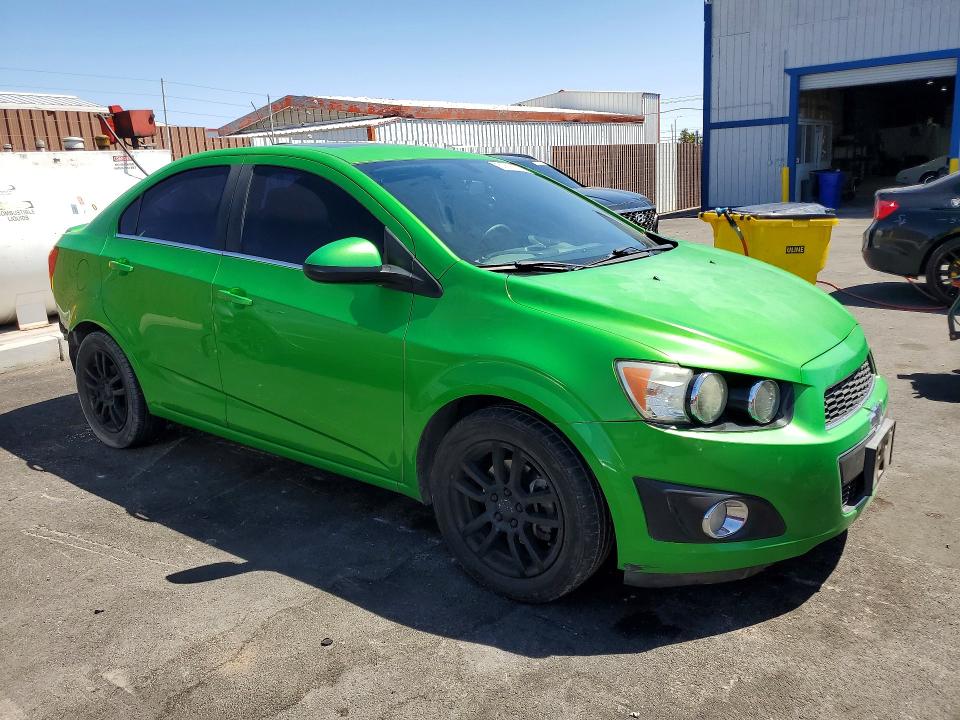 51816296 :رقم المزاد ، 1G1JC5SB0F4146089 vin ، 2015 Chevrolet Sonic مزاد بيع