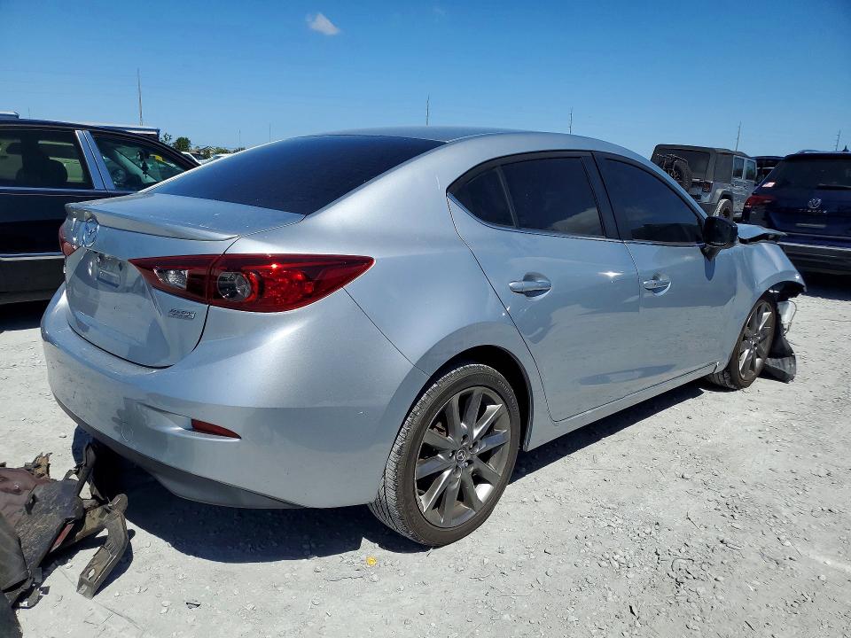 50783076 :رقم المزاد ، 3MZBN1V35JM206722 vin ، 2018 Mazda 3 مزاد بيع