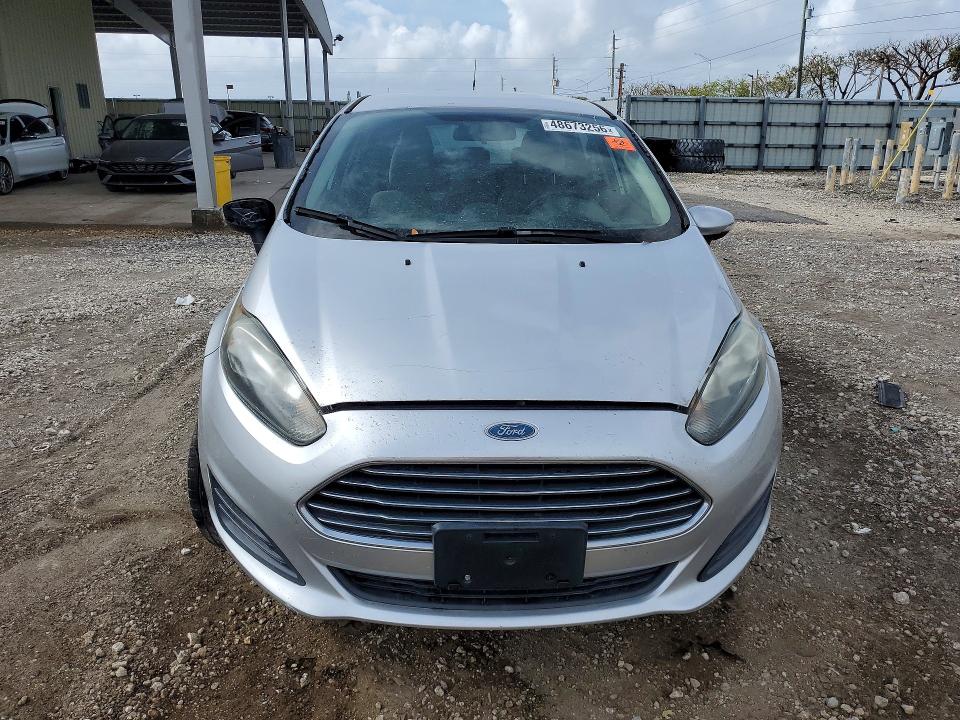 48673256 :رقم المزاد ، 3FADP4EJ2FM200850 vin ، 2015 Ford Fiesta مزاد بيع