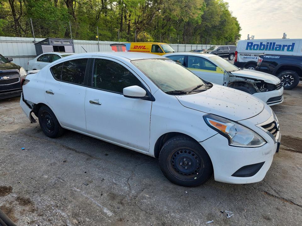 48800456 :رقم المزاد ، 3N1CN7AP3HK467262 vin ، 2017 Nissan Versa مزاد بيع