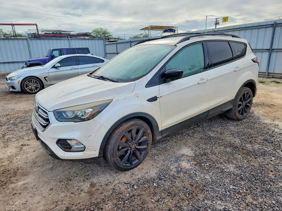 Продажа на аукционе авто 2017 Ford Escape, vin: 1FMCU0GD3HUC35048, номер лота: 48956346