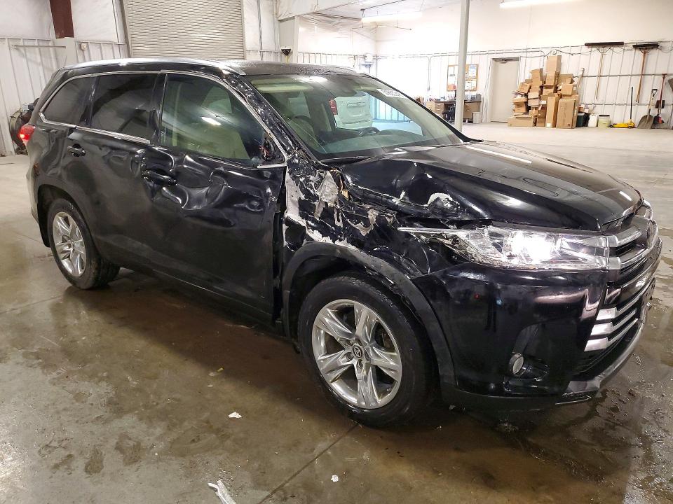 51865346 :رقم المزاد ، 5TDDZRFH8JS877830 vin ، 2018 Toyota Highlander مزاد بيع