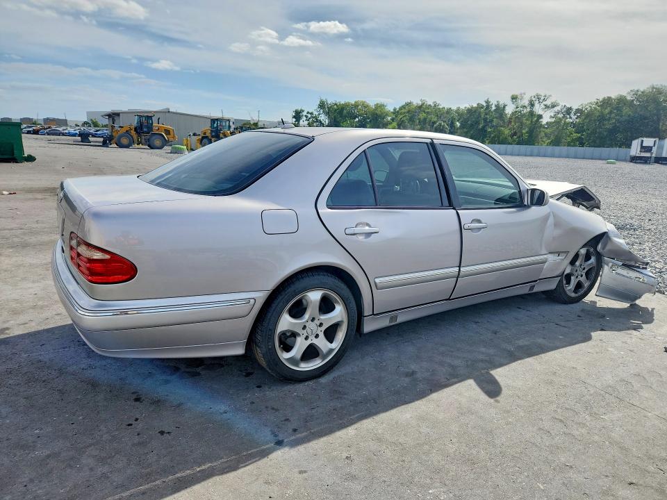 50698806 :رقم المزاد ، WDBJF65JX2B494963 vin ، 2002 Mercedes-benz E مزاد بيع