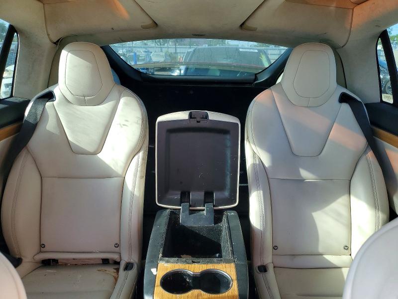 48927946 :رقم المزاد ، 5YJXCBE25JF122139 vin ، 2018 Tesla Model X مزاد بيع