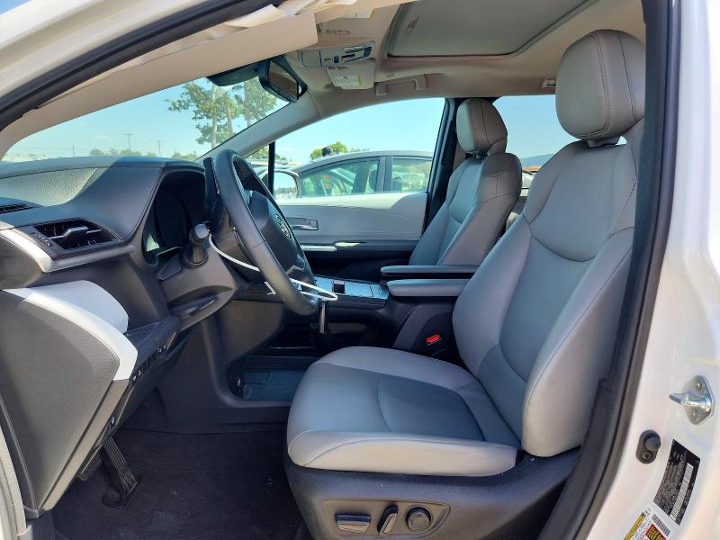 51337596 :رقم المزاد ، 5TDJRKEC8SS230622 vin ، 2025 Toyota Sienna مزاد بيع