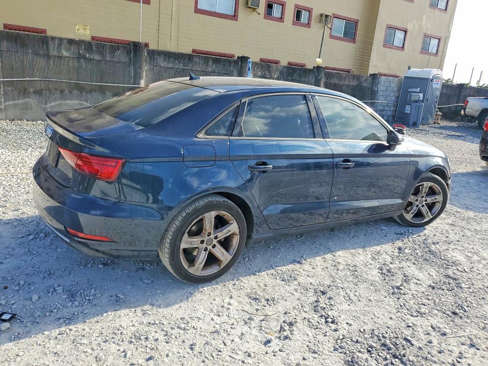 Продажа на аукционе авто 2018 Audi A3, vin: WAUAUGFF4J1027644, номер лота: 49897666