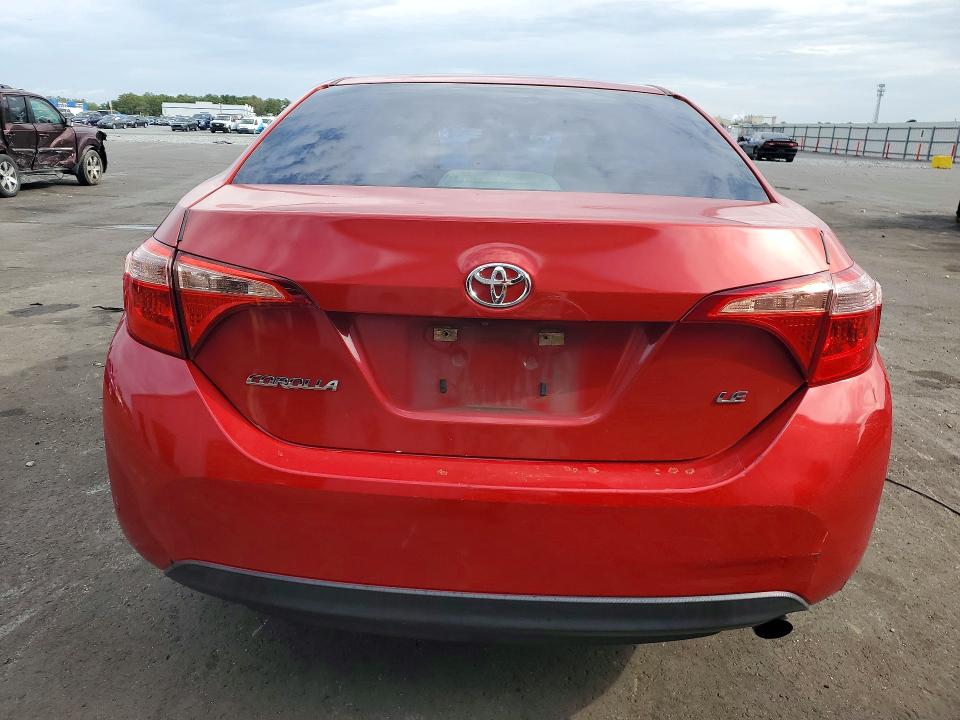 46783776 :رقم المزاد ، 5YFBURHE8JP753090 vin ، 2018 Toyota Corolla مزاد بيع