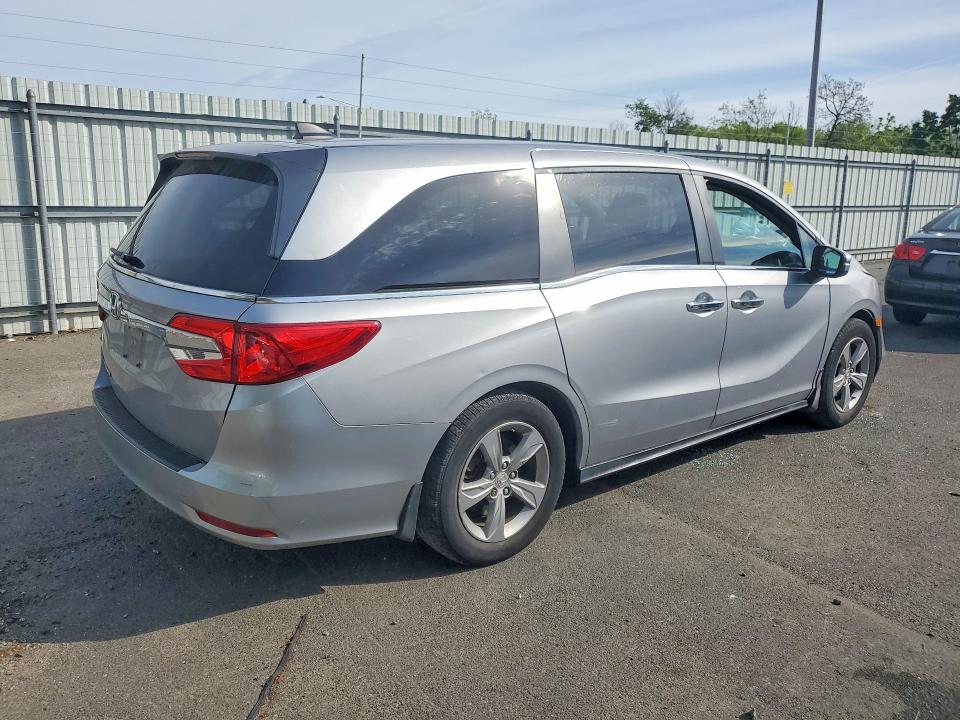 2018 Honda Odyssey მანქანა იყიდება აუქციონზე, vin: 5FNRL6H79JB028000, აუქციონის ნომერი: 51539546