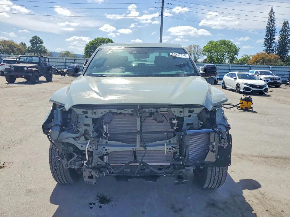 Продажа на аукционе авто 2026 Toyota Tundra, vin: 5TFZA5AB2TX056969, номер лота: 49812716