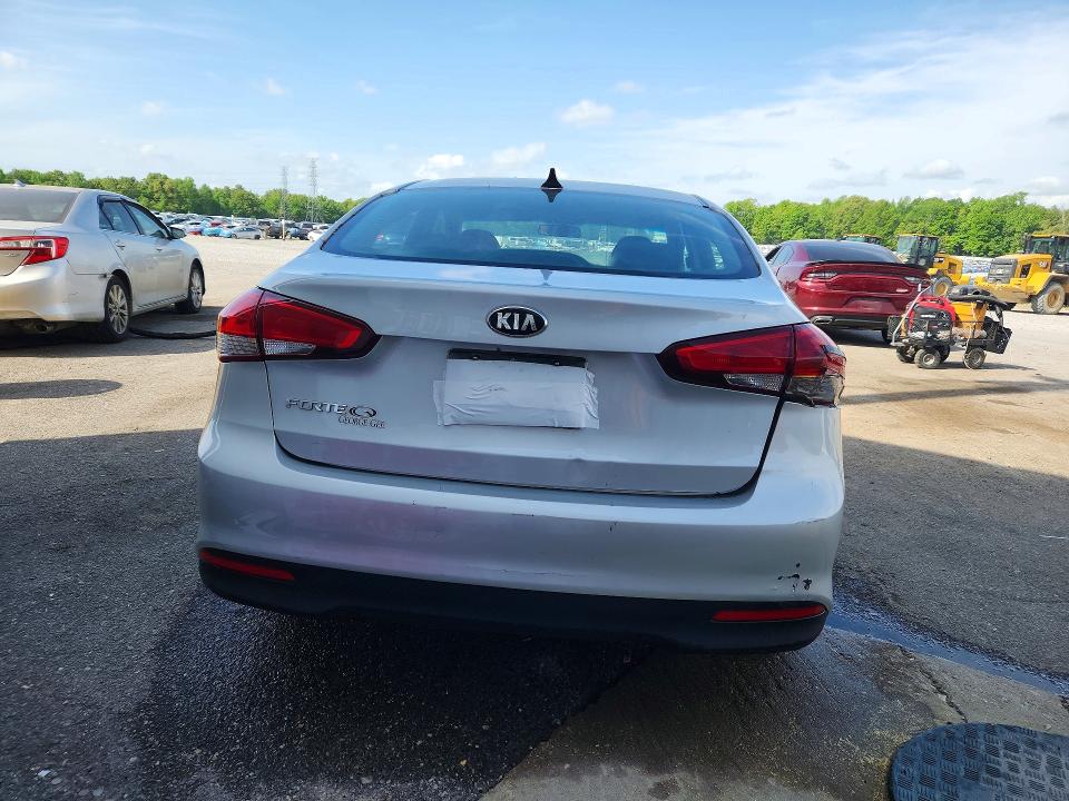 2018 Kia Forte მანქანა იყიდება აუქციონზე, vin: 3KPFK4A72JE185801, აუქციონის ნომერი: 49961916