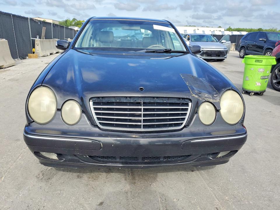 51661196 :رقم المزاد ، WDBJF82J22X069921 vin ، 2002 Mercedes-benz E مزاد بيع