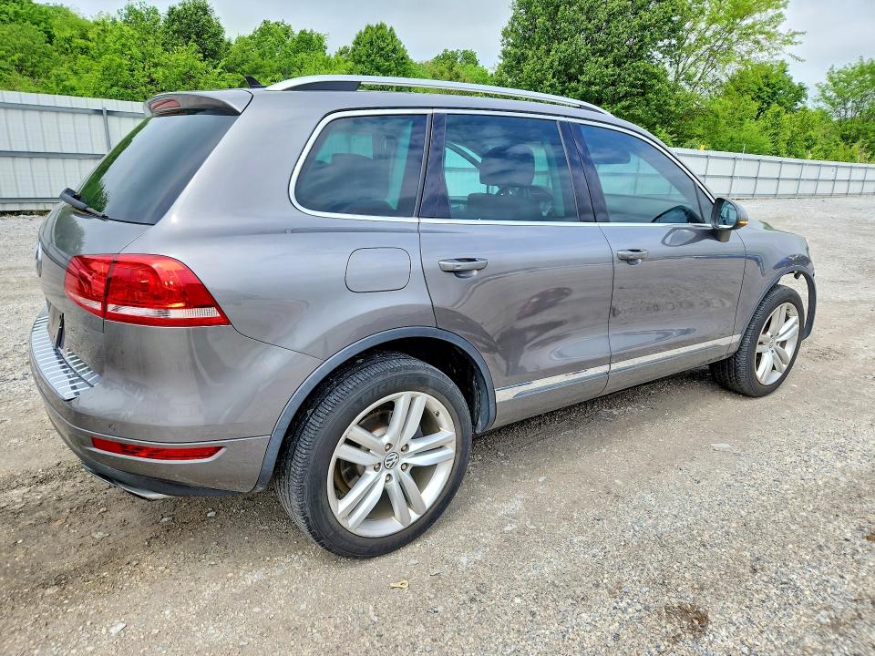 49149786 :رقم المزاد ، WVGFF9BP6BD000664 vin ، 2011 Volkswagen Touareg مزاد بيع