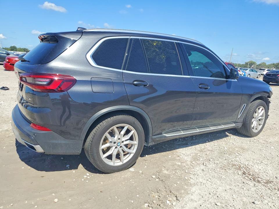 51264526 :رقم المزاد ، 5UXCR6C03M9G15792 vin ، 2021 Bmw X5 مزاد بيع
