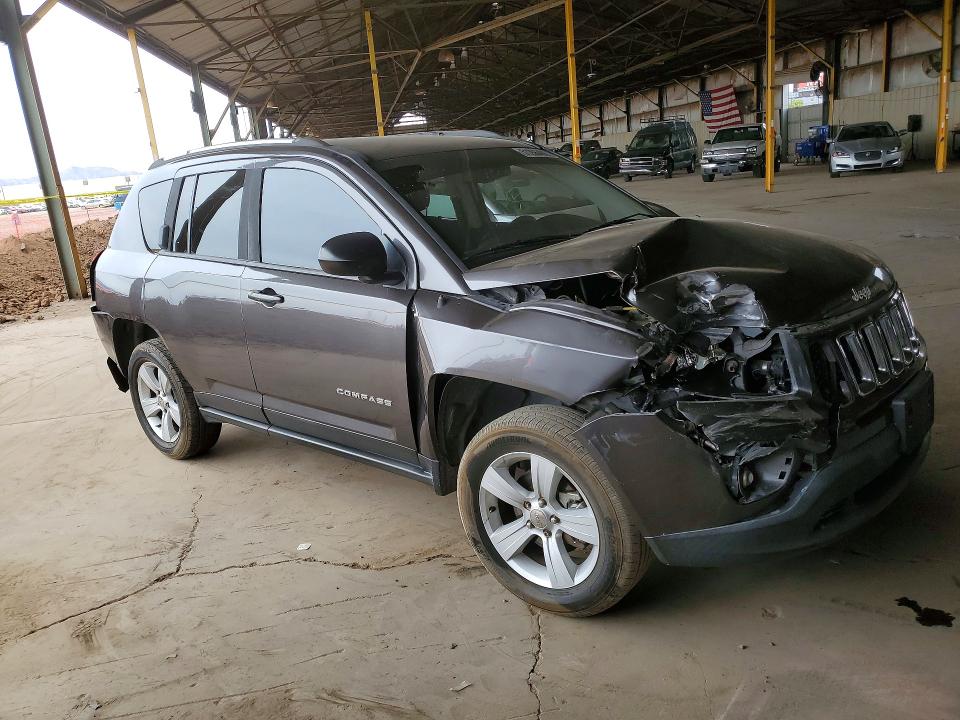 51256486 :رقم المزاد ، 1C4NJDBB9GD733241 vin ، 2016 Jeep Compass مزاد بيع