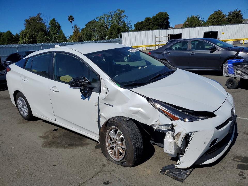 Продажа на аукционе авто 2021 Toyota Prius, vin: JTDKAMFU6M3132417, номер лота: 48189276