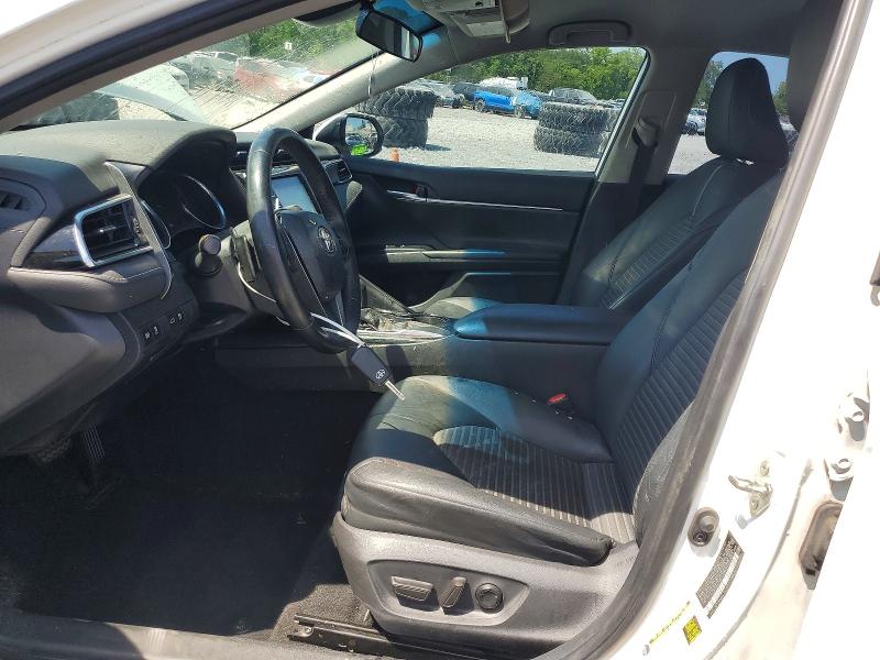 50614886 :رقم المزاد ، 4T1B11HK3JU638928 vin ، 2018 Toyota Camry مزاد بيع
