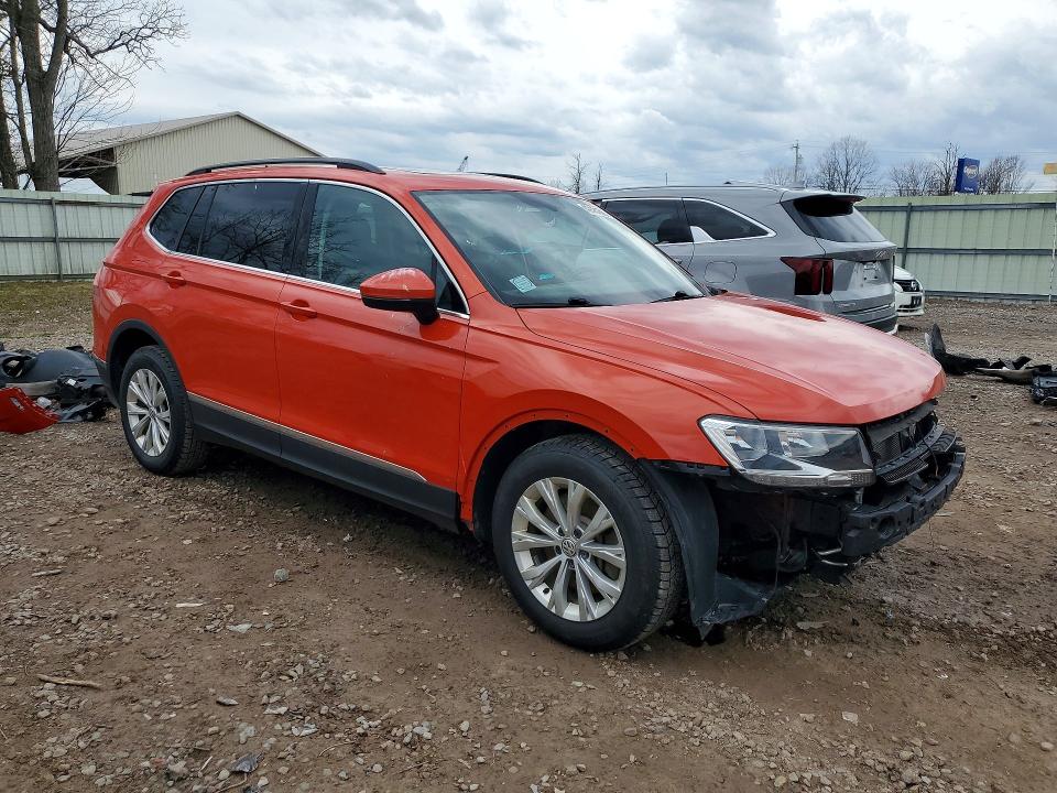 49181586 :رقم المزاد ، 3VV2B7AX2JM114962 vin ، 2018 Volkswagen Tiguan مزاد بيع