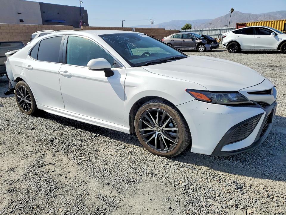 Продаж на аукціоні авто 2021 Toyota Camry, vin: 4T1G11AK0MU616809, номер лоту: 50305186