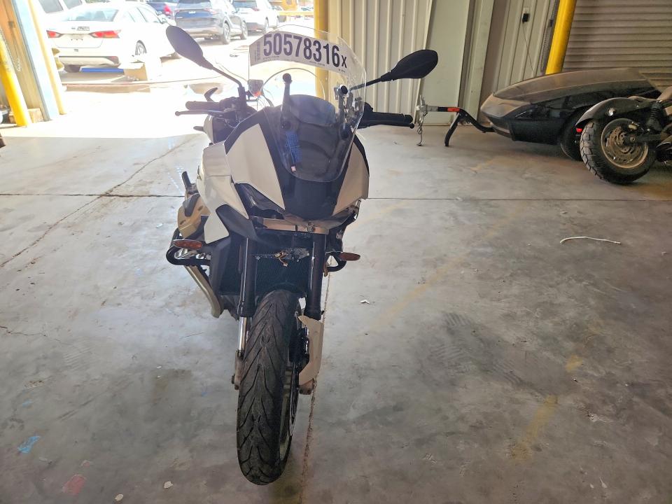 50578316 :رقم المزاد ، ZGUMGUA05PM000143 vin ، 2023 Moto Guzzi V100 مزاد بيع