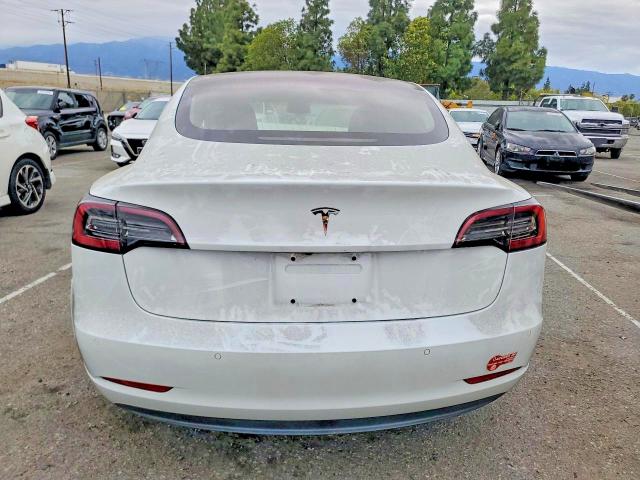 50512926 :رقم المزاد ، 5YJ3E1EA4JF012340 vin ، 2018 Tesla Model 3 مزاد بيع