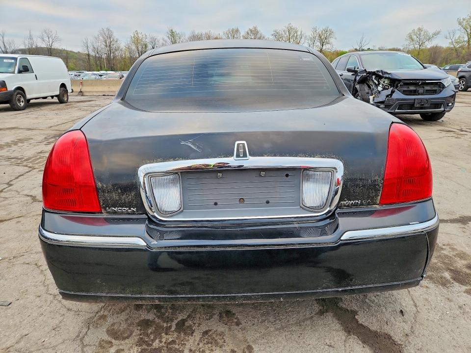 Продажа на аукционе авто 2011 Lincoln Town Car, vin: 2LNBL8FV7BX763778, номер лота: 50983146
