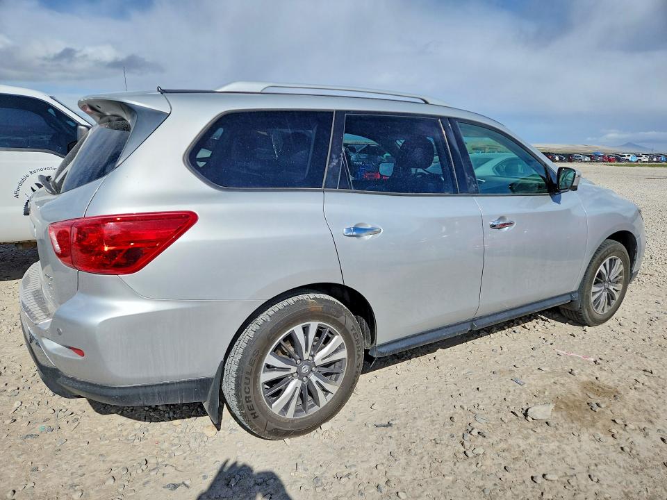 50996276 :رقم المزاد ، 5N1DR2MM5HC905856 vin ، 2017 Nissan Pathfinder مزاد بيع