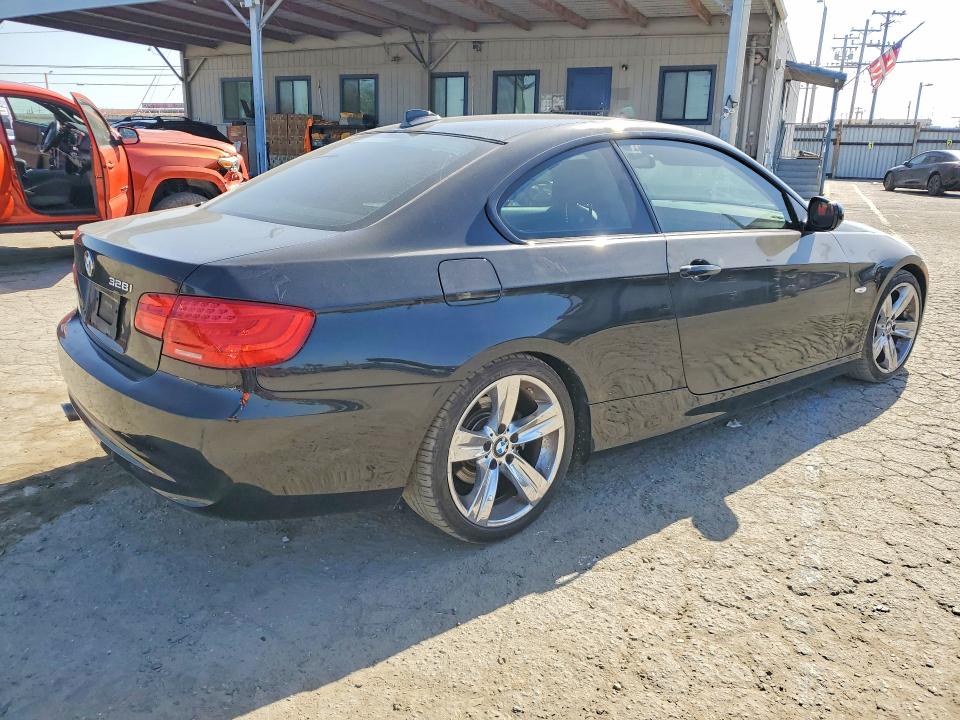 51399926 :رقم المزاد ، WBAKE3C56BE557730 vin ، 2011 Bmw 328 مزاد بيع