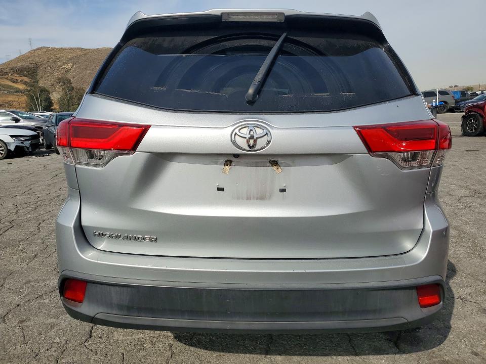 Продажа на аукционе авто 2018 Toyota Highlander, vin: 5TDZARFH5JS034892, номер лота: 50142226