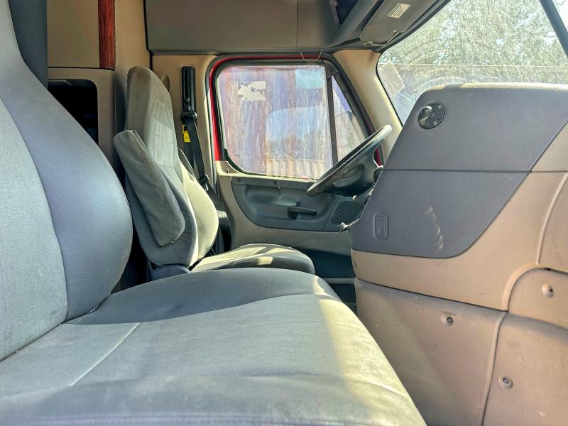 Auction sale of the 2017 Freightliner Cascadia 125, vin: 3AKJGLDR2HSHF4212, lot number: 51526296