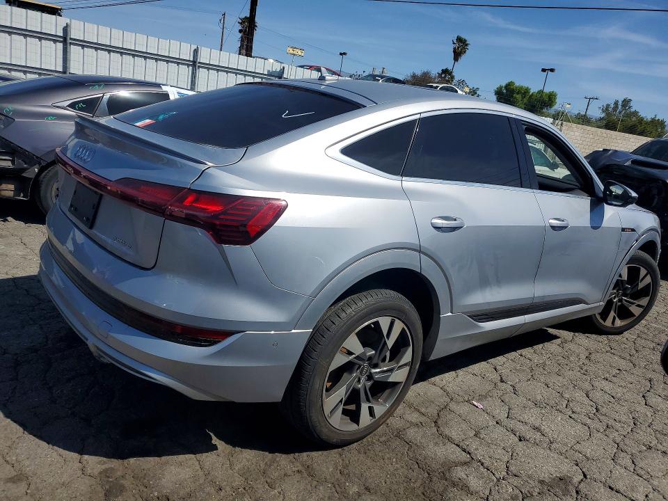 2022 Audi E-tron მანქანა იყიდება აუქციონზე, vin: WA12AAGE8NB031015, აუქციონის ნომერი: 47939026