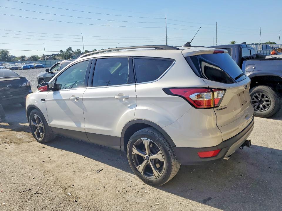 49952586 :رقم المزاد ، 1FMCU0HD8JUB79838 vin ، 2018 Ford Escape مزاد بيع