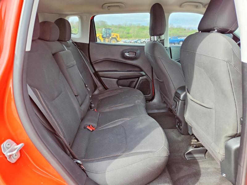 49955826 :رقم المزاد ، 3C4NJDAB4KT629356 vin ، 2019 Jeep Compass مزاد بيع