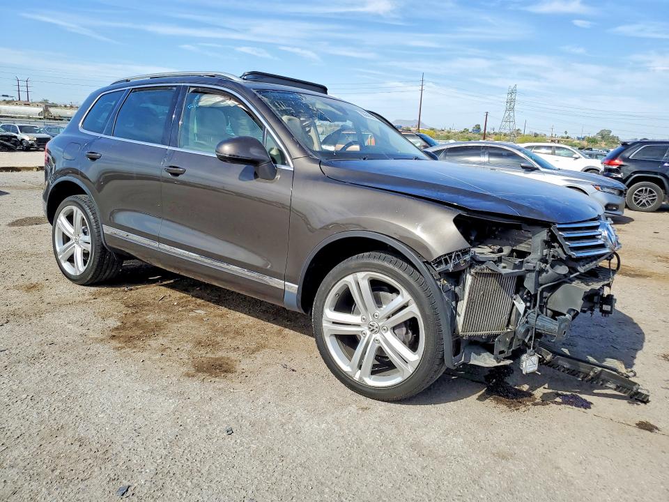 50668556 :رقم المزاد ، WVGEP9BP9GD003090 vin ، 2016 Volkswagen Touareg مزاد بيع