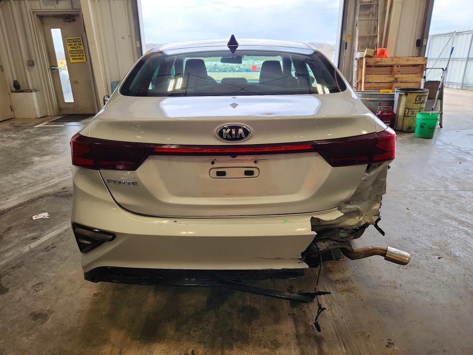 2021 Kia Forte მანქანა იყიდება აუქციონზე, vin: 3KPF24AD8ME341463, აუქციონის ნომერი: 49630126