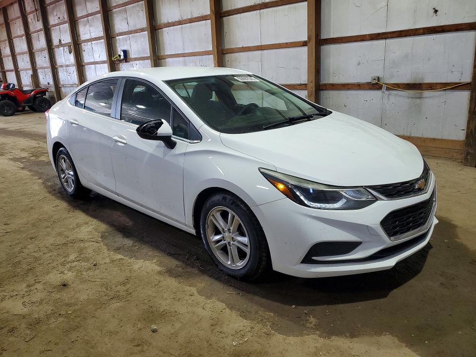 50682546 :رقم المزاد ، 1G1BE5SM7J7106180 vin ، 2018 Chevrolet Cruze مزاد بيع