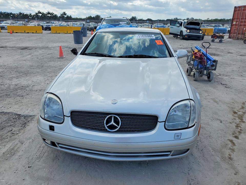 51835986 :رقم المزاد ، WDBKK47F4YF163147 vin ، 2000 Mercedes-benz Slk مزاد بيع